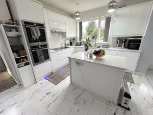 Kitchen- click for photo gallery